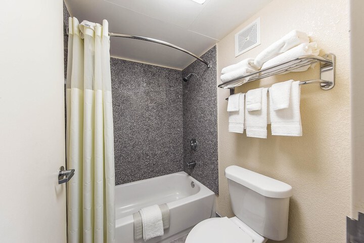 Room 7 of 25