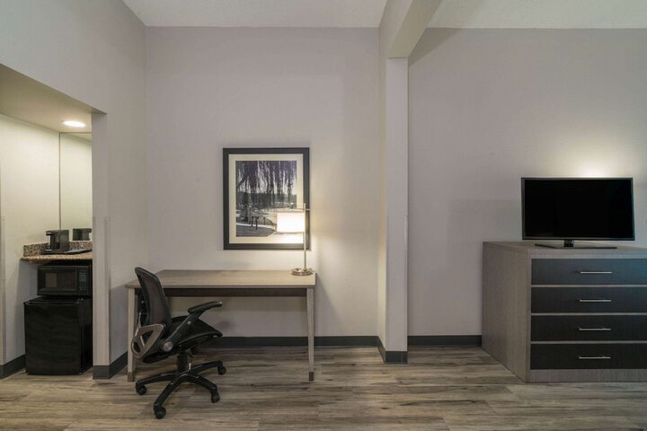 Room 20 of 34