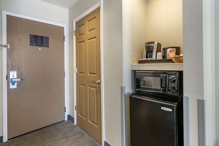 Room 11 of 38