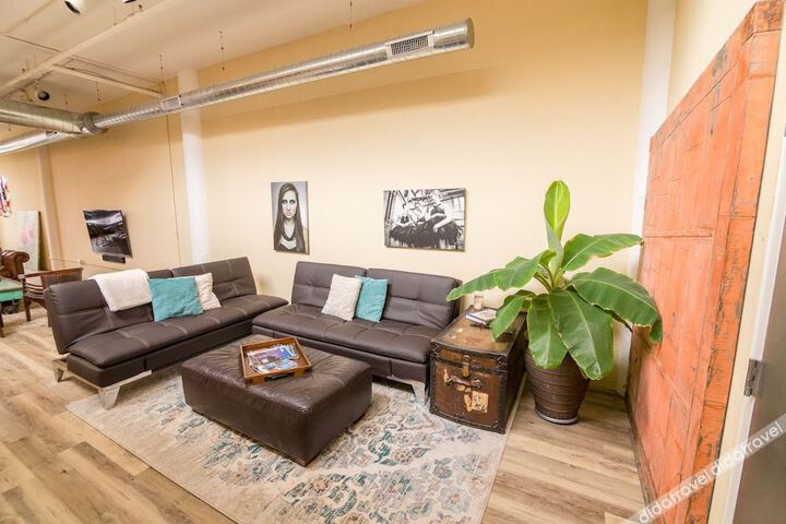 Penthouse Loft in The Heart of Downtown