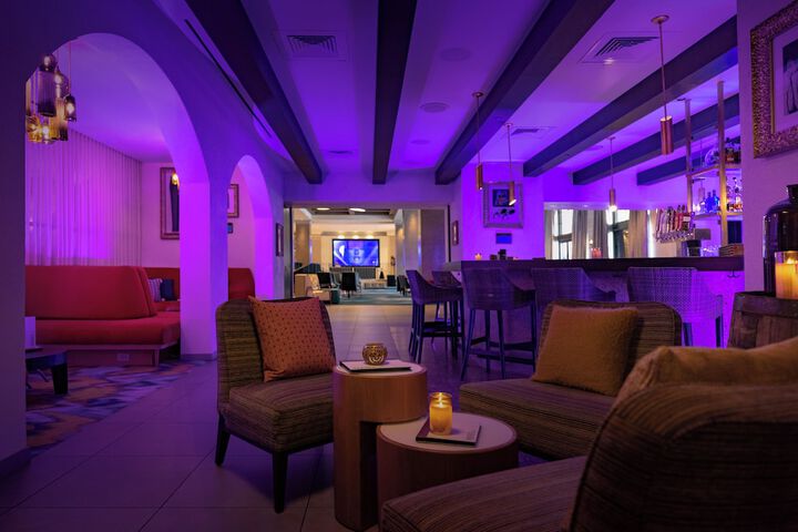 Lounge 59 of 64