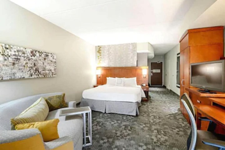 Room 7 of 33
