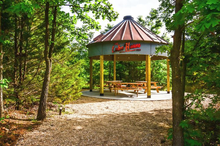 The Lake House Inn