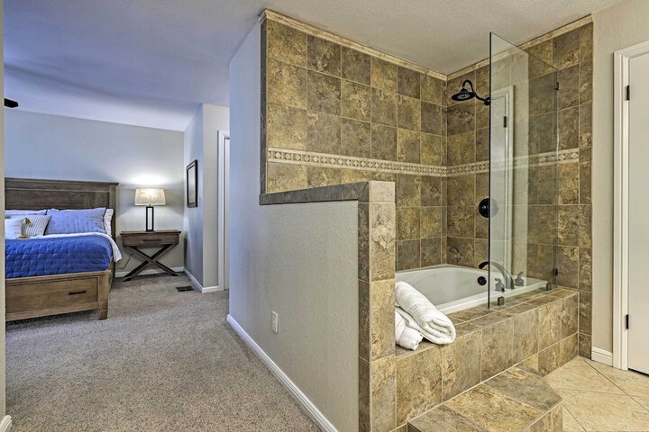 Modern Townhome w / Patio Next Door to Resort