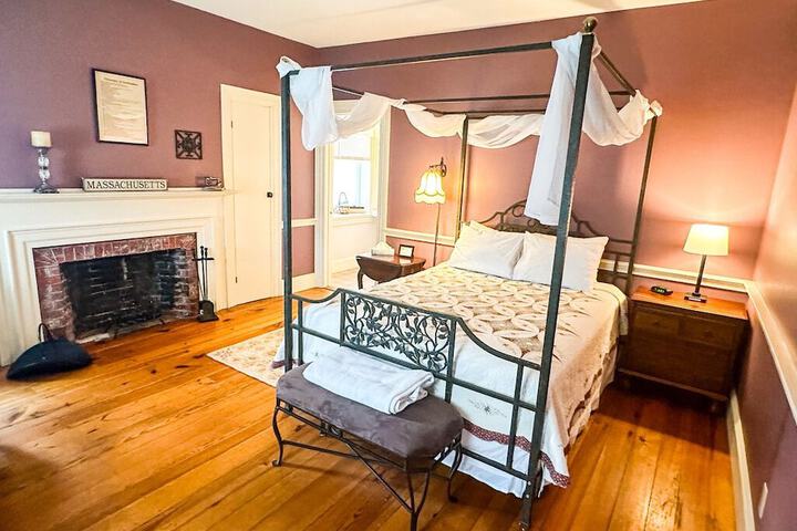 Room 25 of 81