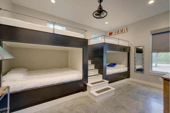 Room 33 of 70