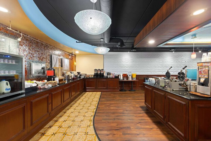 Breakfast/Coffee Service 40 of 47
