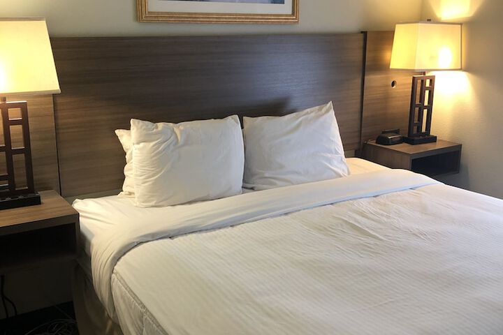 Room 27 of 46