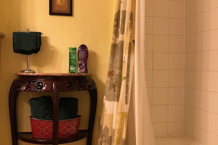 Room 23 of 82