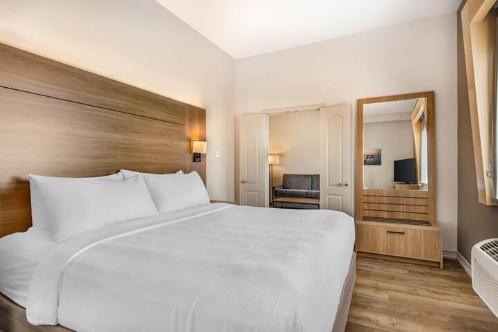 Best Western Plus 1000 Islands Hotel & Suites