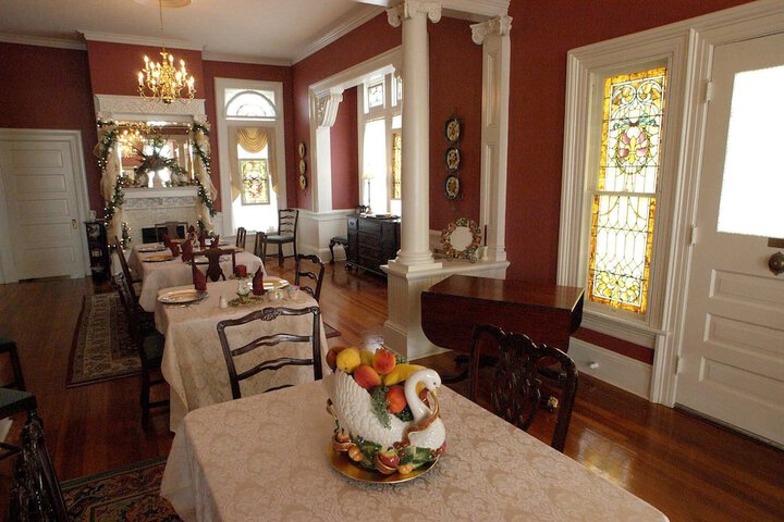Dining 46 of 54