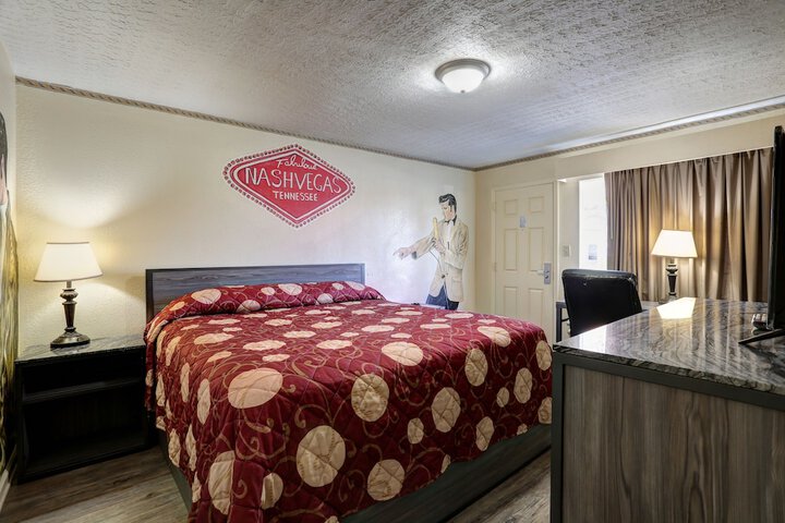 Room 12 of 25