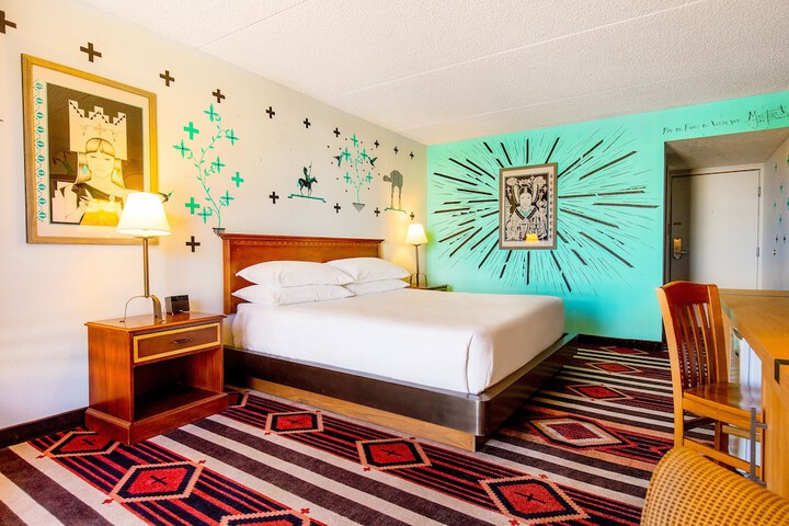 Room 23 of 34