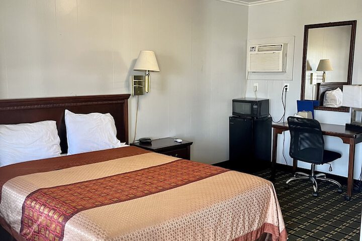 Room 9 of 12