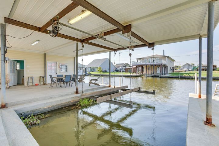 Bayou Bliss: Barataria Waterfront Getaway w / Dock!