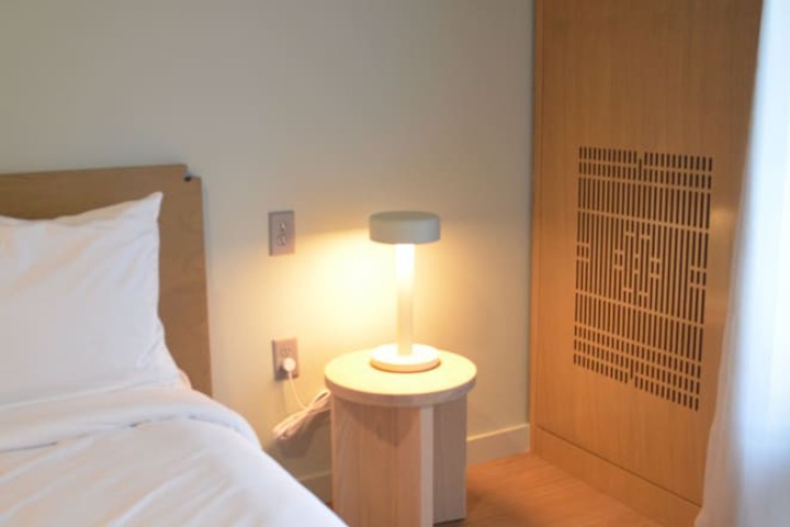Stonebreaker Hotel