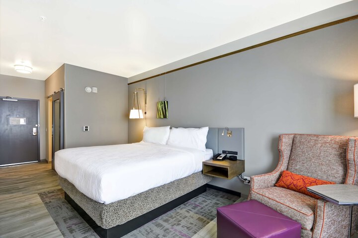 Room 11 of 38