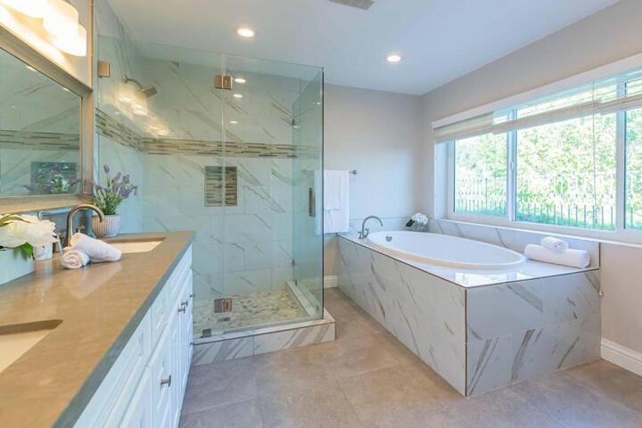 Single Level House with view and pool