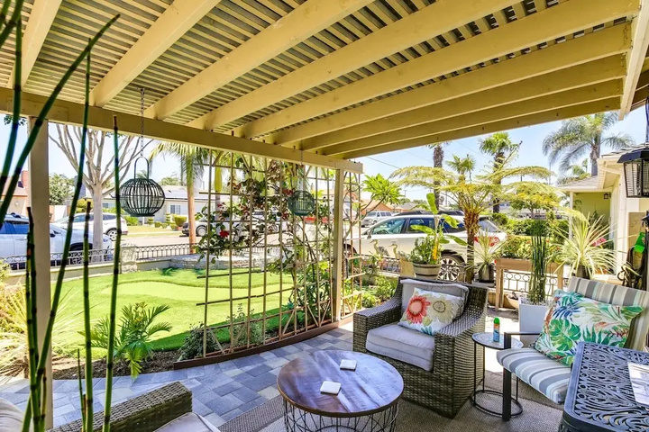 Westminster Escape Near Beaches & Shopping!