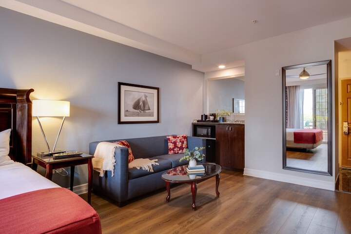 Ayres Suites Mission Viejo – Lake Forest
