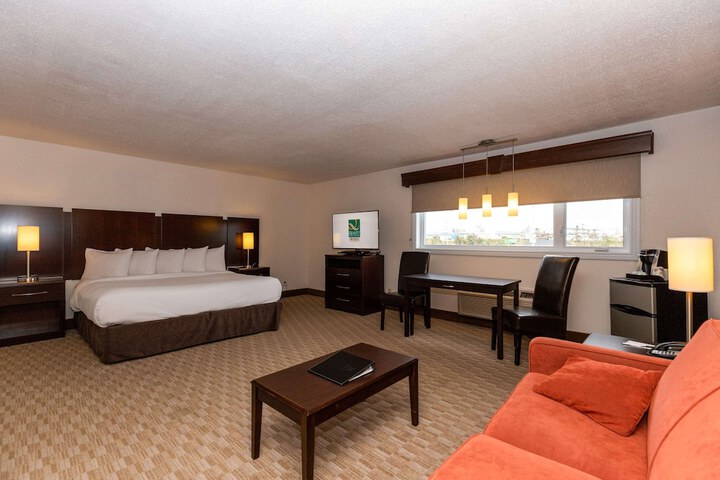 Room 32 of 68