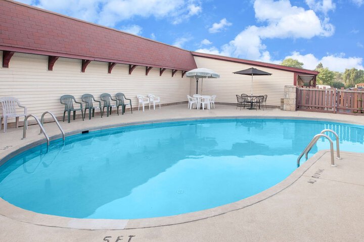 Pool 4 of 30