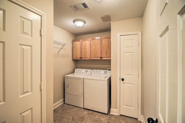 Apt w / Balconies - Steps to Kemah Boardwalk!