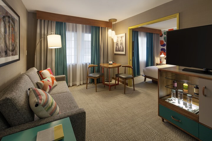 Room 13 of 26