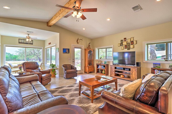Bertram Ranch Property w / Patio & Gas Grill!