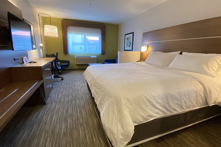 Room 11 of 33