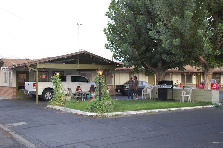 Hotel 4 of 105