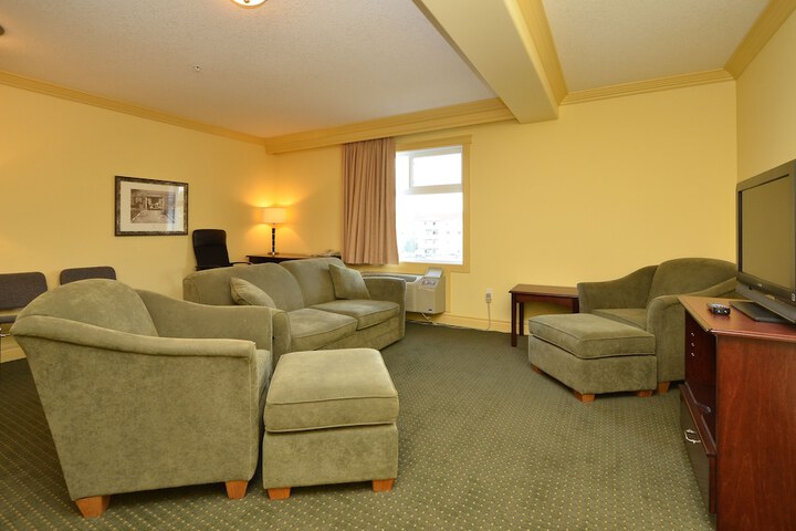 Room 13 of 28