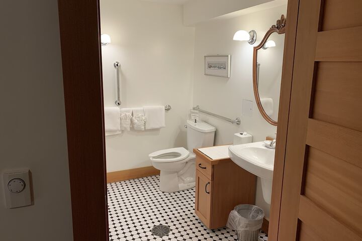 Room 83 of 119