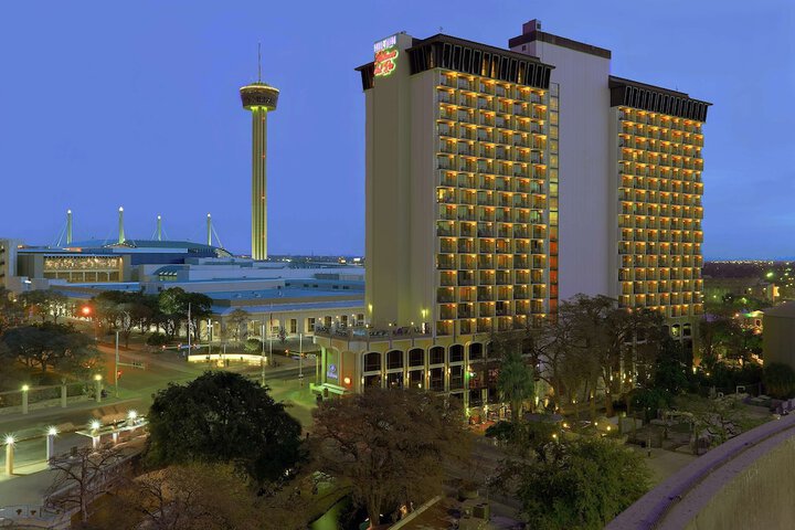 Hotel 4 of 104