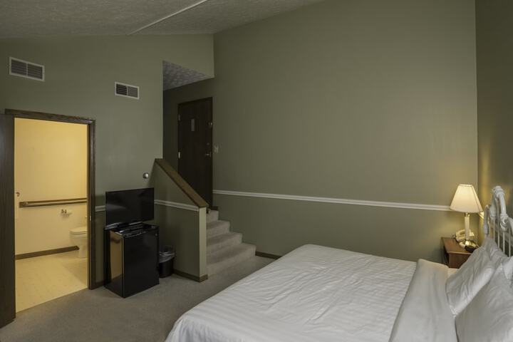 Room 17 of 32