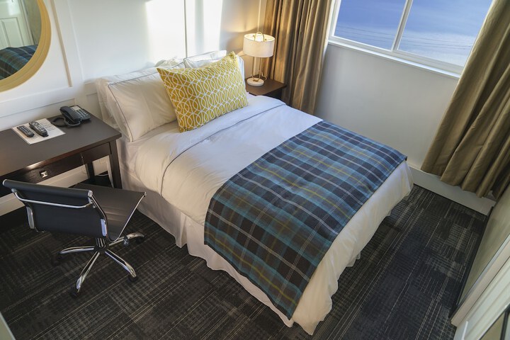 Room 9 of 42