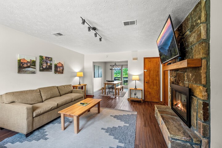 Room 4 of 6