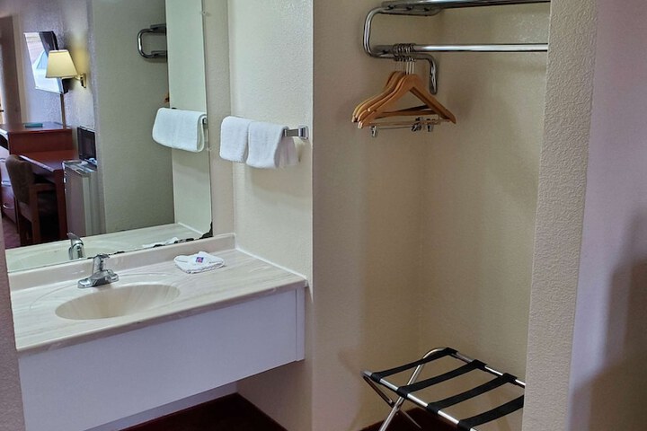 Room 18 of 26