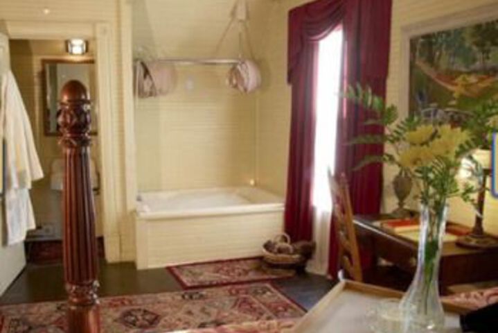 Spicer Castle Inn & Restaurant