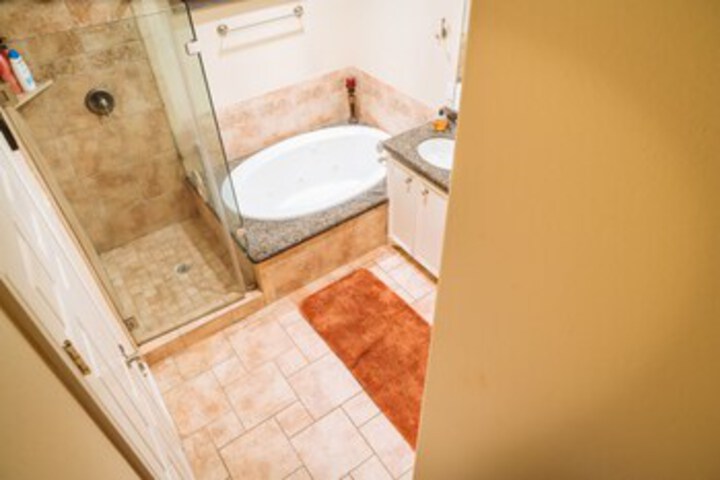 Spacious Kemah Boardwalk Townhome VR