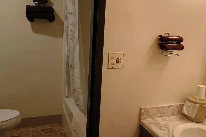 Room 24 of 28