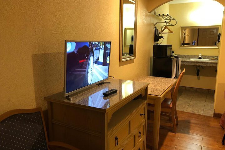 Room 13 of 25