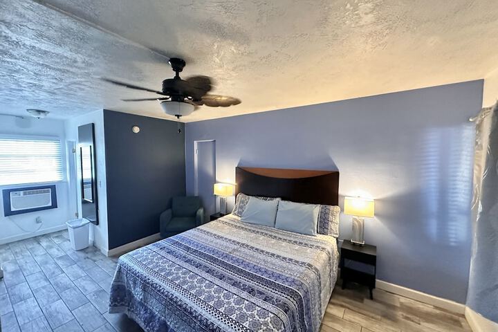 Room 25 of 48