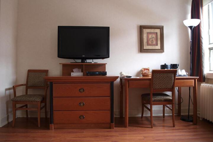 Room 13 of 44