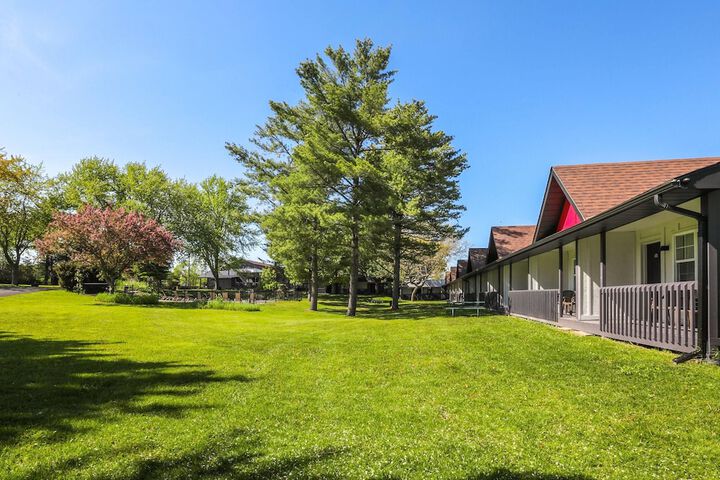 Super 8 by Wyndham Gananoque / Country Squire Resort