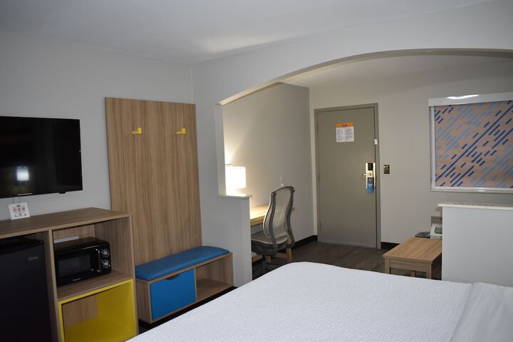 Room 33 of 44