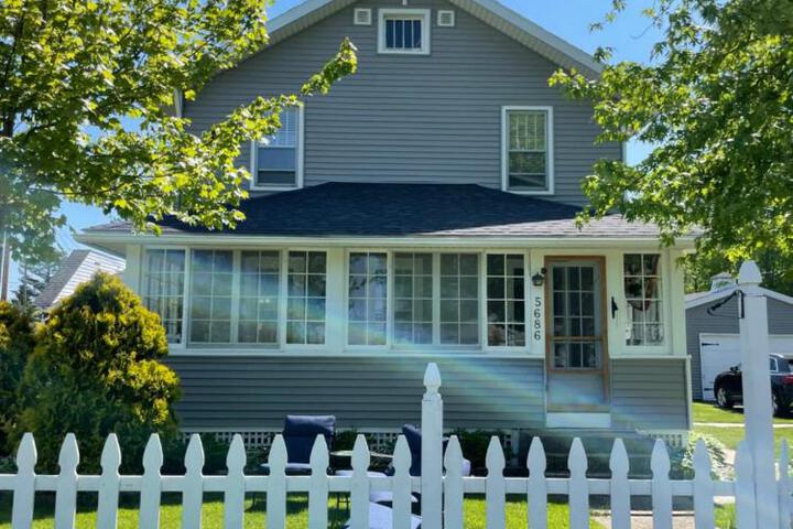Drop Anchor Cottages and Lake House