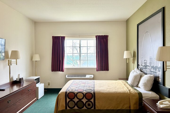 Room 8 of 16
