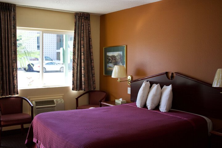 Room 7 of 14