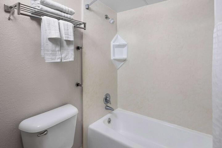 Days Inn by Wyndham Waycross
